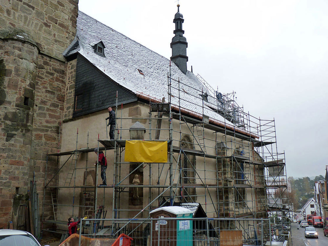 Abbau des Gerüstes an der Südseite (Foto: Karl-Franz Thiede)